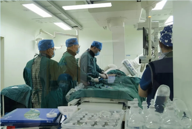 精准“双开窗”重建主动脉弓！胸外血管外科团队成功救治一例Ⅰ型主动脉夹层患者